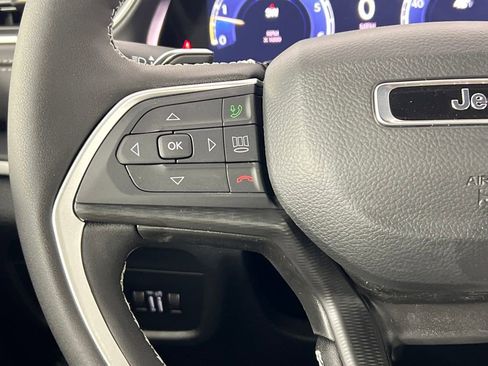 New 2025 Jeep Grand Cherokee Laredo image 8