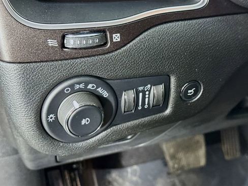 Used 2022 Jeep Cherokee Trailhawk w/ Premium Leather Package image 18