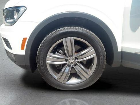 Used 2021 Volkswagen Tiguan SEL AWD/4WD image 14