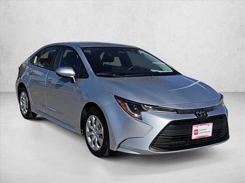 Certified 2023 Toyota Corolla LE image 3