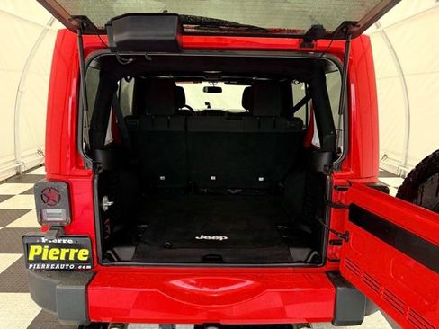 Used 2016 Jeep Wrangler Unlimited Sahara w/ Connectivity Group image 5