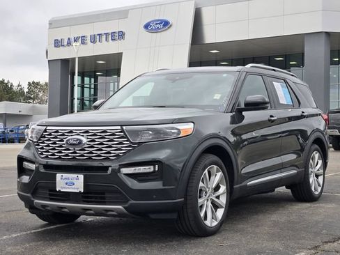 Used 2023 Ford Explorer Platinum w/ Technology Package RWD image 3