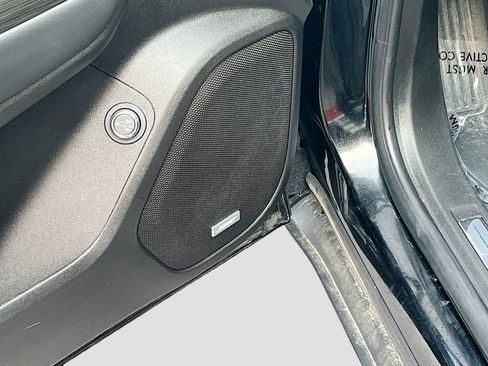 Used 2023 GMC Acadia SLT w/ Preferred Package AWD/4WD image 19