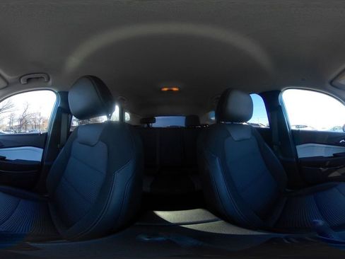 Used 2025 Chevrolet Trax LT image 41