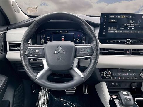 Used 2025 Mitsubishi Outlander SEL FWD image 8