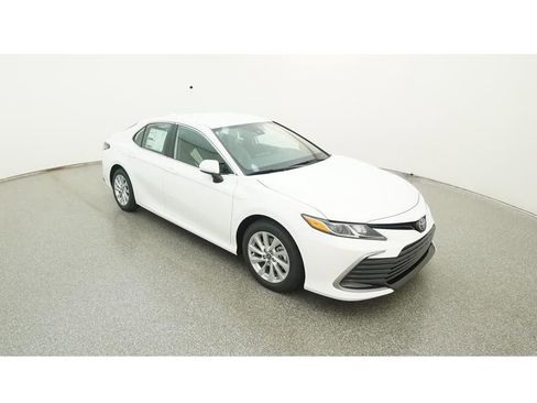 Used 2023 Toyota Camry LE image 14
