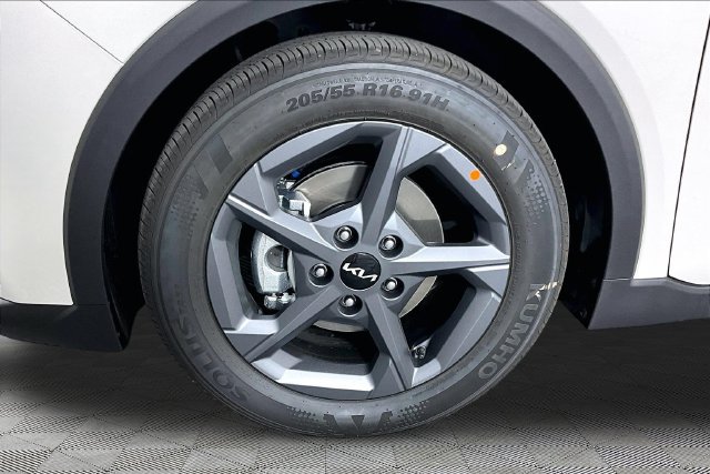 New 2026 Kia K4 FWD image 13