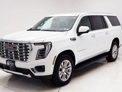 Used 2025 GMC Yukon XL Denali image 2