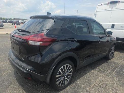 Used 2023 Nissan Kicks SV FWD image 3