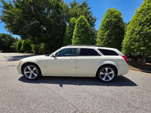 Used 2005 Dodge Magnum R/T w/ Convenience Group II RWD image 2
