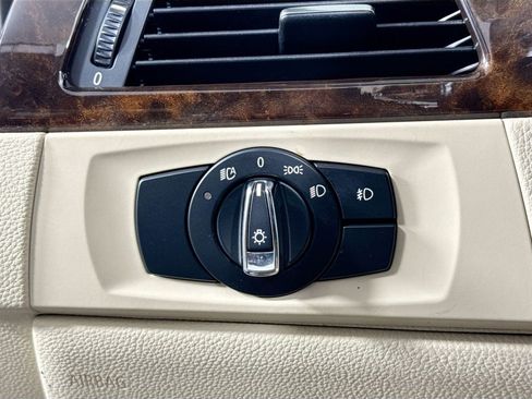 Used 2010 BMW 328i Convertible image 10