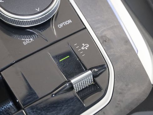 Used 2023 BMW X7 xDrive40i w/ Premium Package image 30