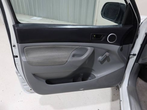 Used 2014 Toyota Tacoma 2WD Regular Cab image 17