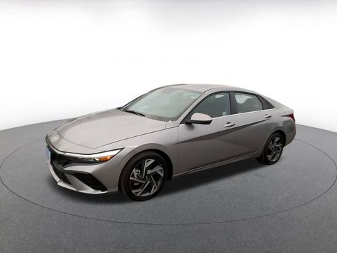 Used 2025 Hyundai Elantra SEL image 8