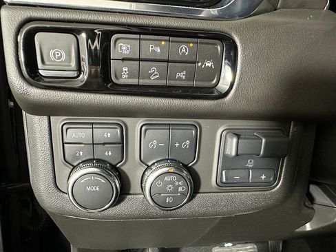 Used 2025 GMC Yukon Elevation AWD/4WD image 20