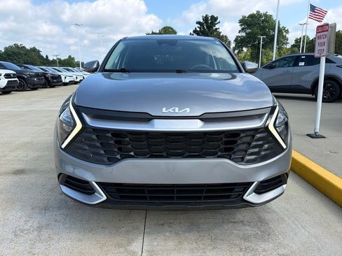 Used 2023 Kia Sportage LX AWD/4WD image 2