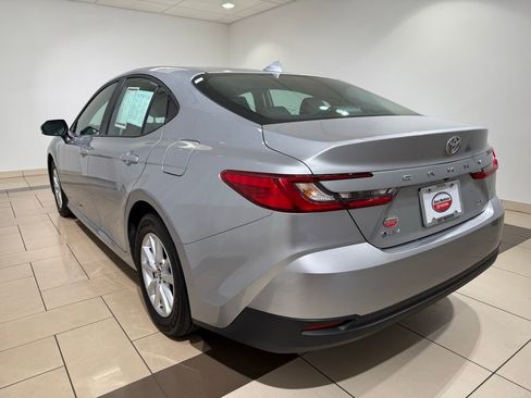 Certified 2025 Toyota Camry SE image 3