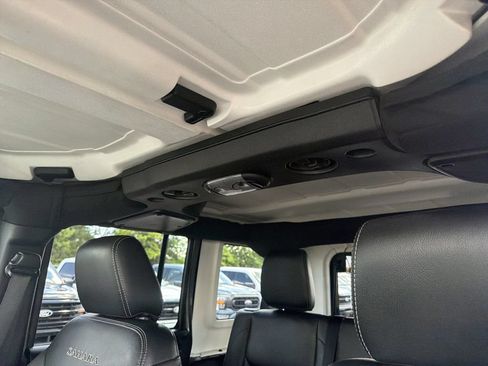 Used 2016 Jeep Wrangler Unlimited Sahara w/ Connectivity Group AWD/4WD image 27
