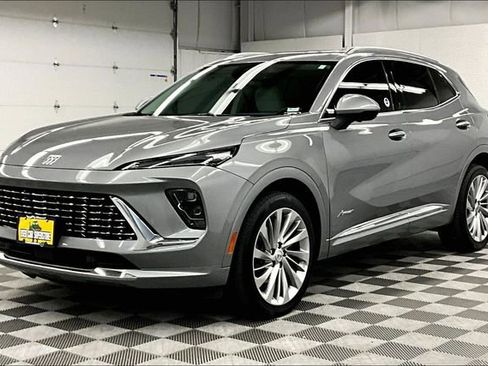 Used 2024 Buick Envision Avenir AWD/4WD image 12