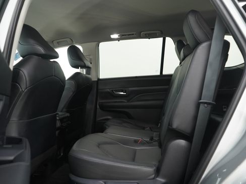 Used 2024 Toyota Grand Highlander XLE image 18