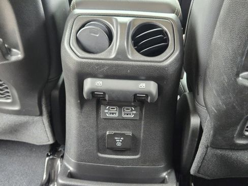 Used 2025 Jeep Wrangler Unlimited Sahara AWD/4WD image 38