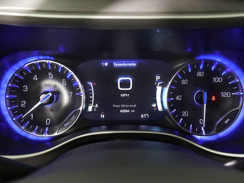 Used 2023 Chrysler Pacifica Touring-L FWD image 42