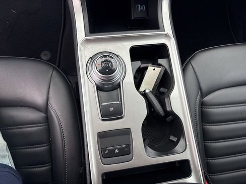 Used 2024 Ford Edge SEL image 12