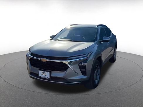 Used 2025 Chevrolet Trax LT image 7