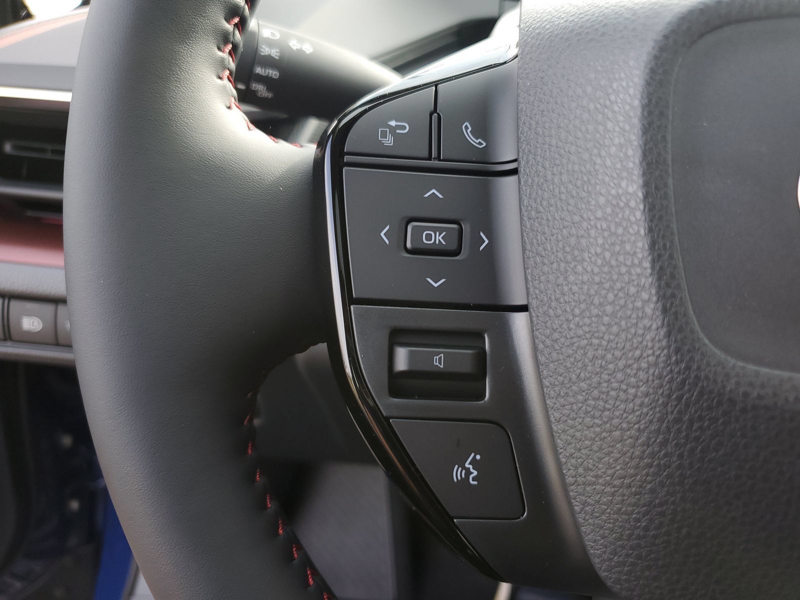 New 2026 Toyota Prius Plug-In Hybrid FWD image 21
