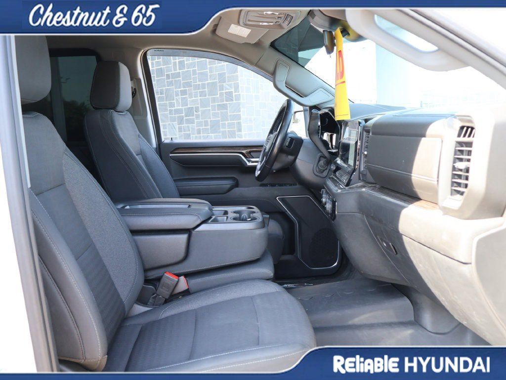Used 2022 Chevrolet Silverado 1500 RST AWD/4WD image 9