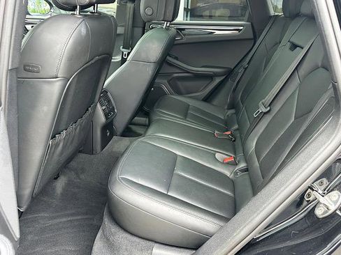 Used 2020 Porsche Macan AWD/4WD image 18