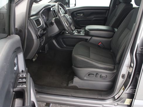 Used 2018 Nissan Titan SV w/ SV Convenience Package AWD/4WD image 16