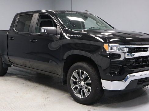 Used 2024 Chevrolet Silverado 1500 LT image 1