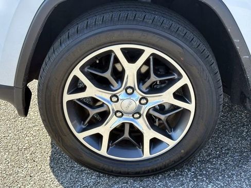 Used 2020 Jeep Grand Cherokee Limited image 10