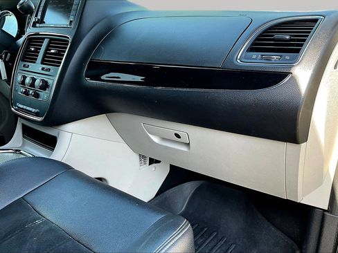 Used 2019 Dodge Grand Caravan SXT FWD image 26