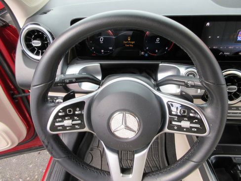Used 2022 Mercedes-Benz GLB 250 4MATIC image 44