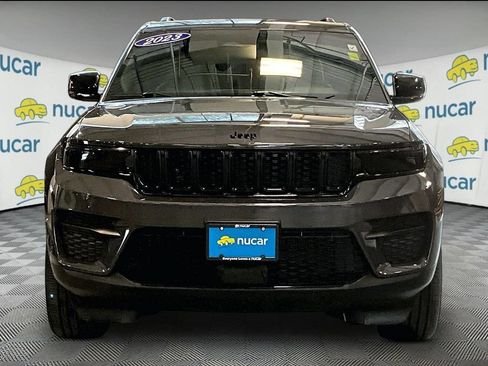 Used 2023 Jeep Grand Cherokee Altitude AWD/4WD image 2