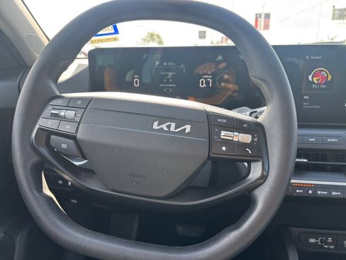 Used 2025 Kia K4 FWD image 25