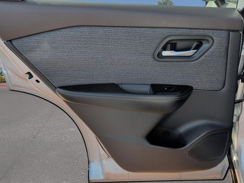 Used 2021 Nissan Rogue SV FWD image 23