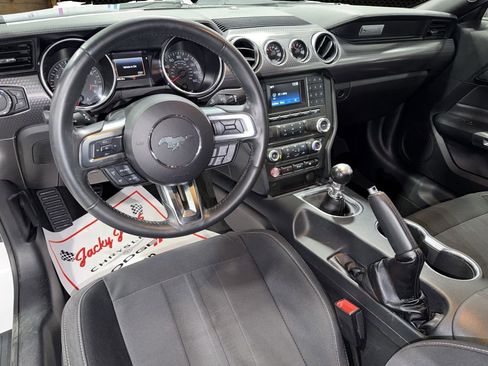 Used 2018 Ford Mustang GT w/ GT Performance Package RWD image 6