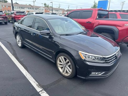 Used 2017 Volkswagen Passat 1.8T SEL Premium FWD image 14