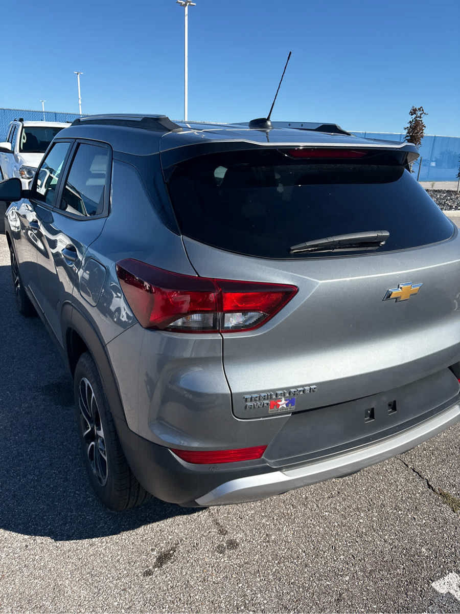 Used 2025 Chevrolet TrailBlazer LT AWD/4WD image 19