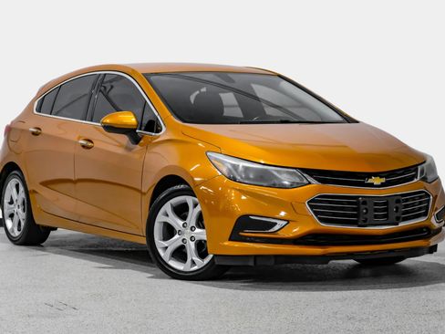Used 2017 Chevrolet Cruze Premier w/ Enhanced Convenience Package FWD image 4