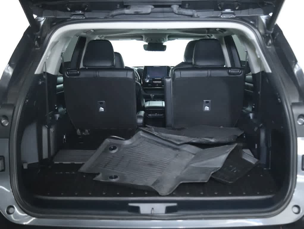 Used 2023 Toyota Highlander XLE FWD image 31