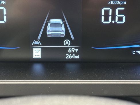 Certified 2026 Hyundai Elantra SE FWD image 17