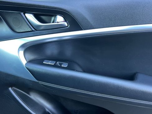 Used 2022 Genesis G70 2.0T image 18