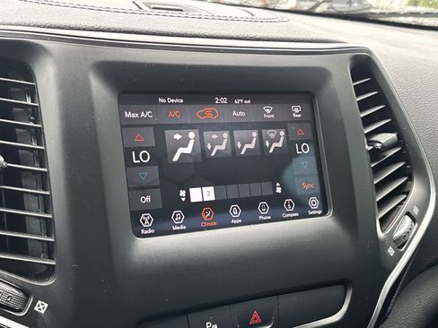 Used 2019 Jeep Cherokee Latitude Plus AWD/4WD image 17