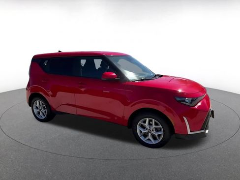 Used 2024 Kia Soul LX w/ Option Group 015 FWD image 2