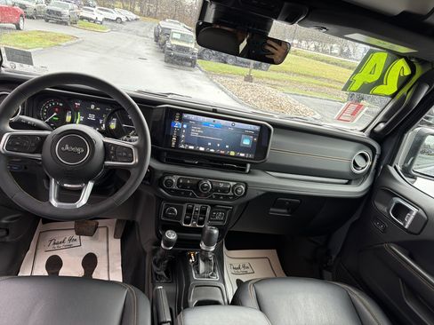 Used 2024 Jeep Wrangler Sahara w/ Technology Group image 14