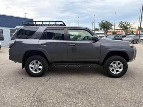 Used 2018 Toyota 4Runner SR5 AWD/4WD image 6